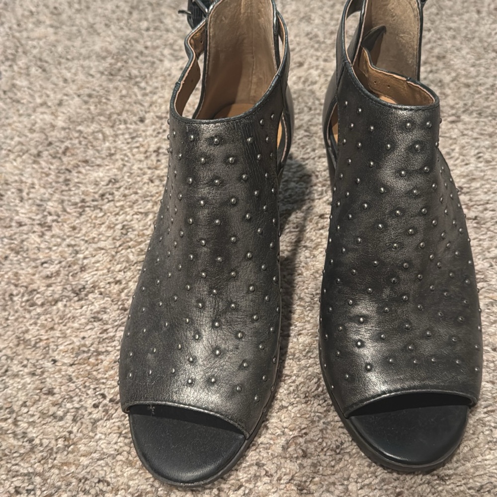 Lucky Brand Black Sandals Peep-Toe Design